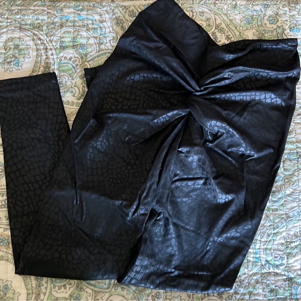 Lici Fit 2 piece Black Textured sports bra and Leggings